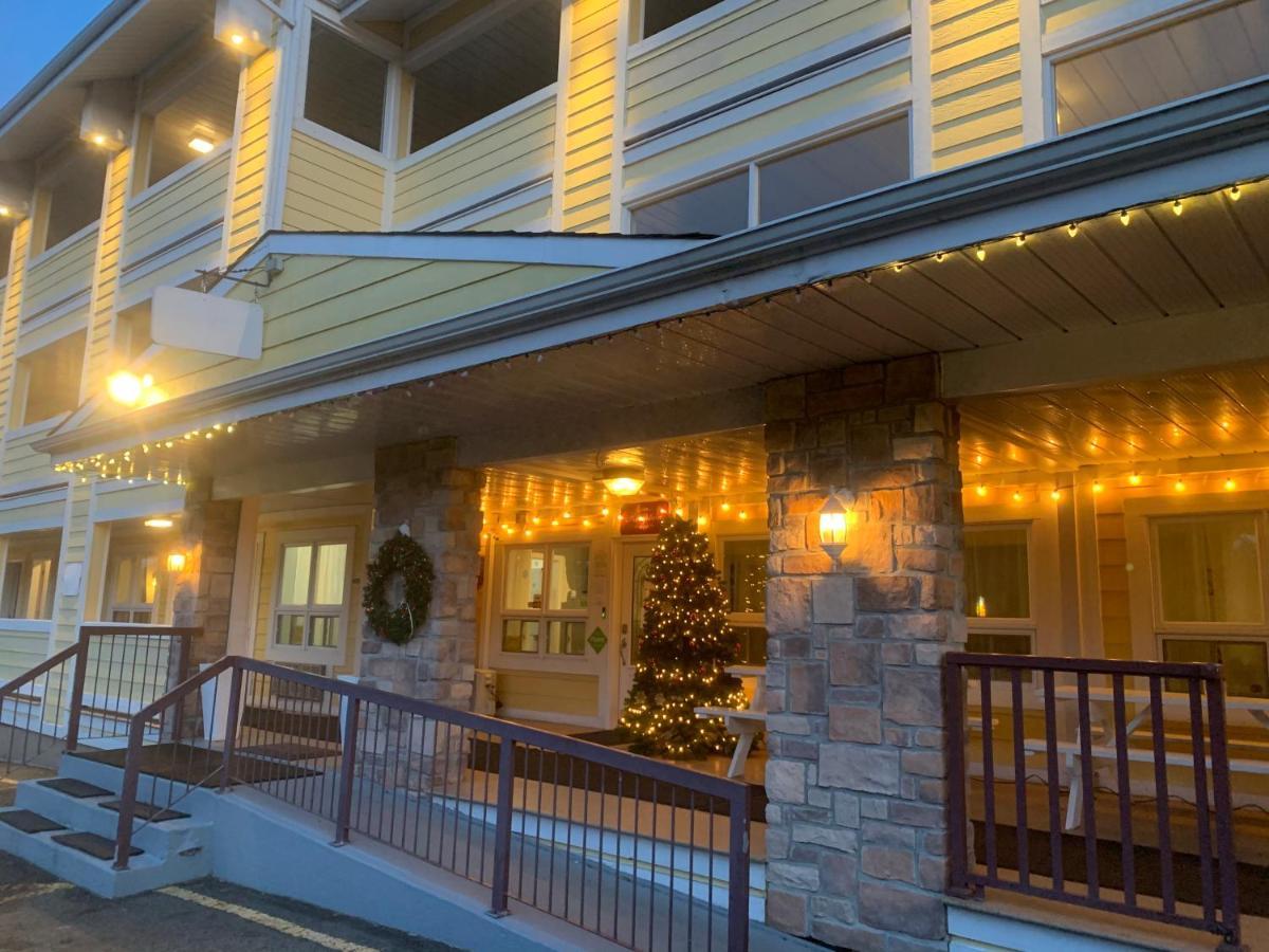 Hotel And Suites Les Laurentides サン・ソヴェ－ル・デ・モン エクステリア 写真