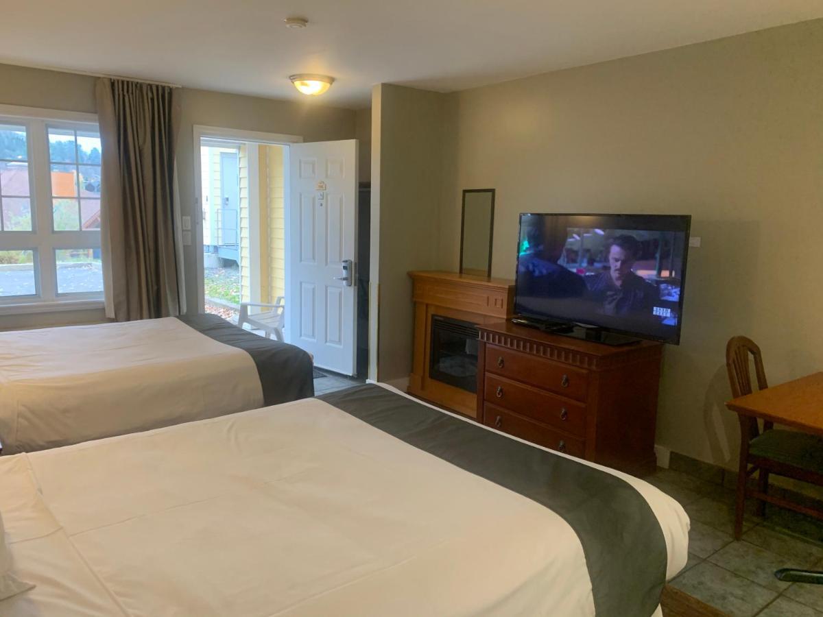 Hotel And Suites Les Laurentides サン・ソヴェ－ル・デ・モン エクステリア 写真