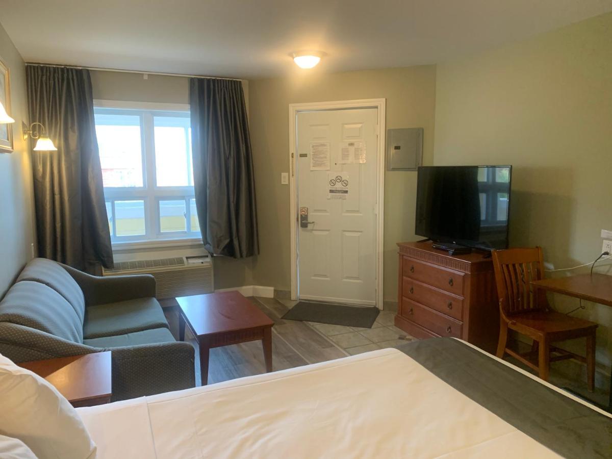 Hotel And Suites Les Laurentides サン・ソヴェ－ル・デ・モン エクステリア 写真