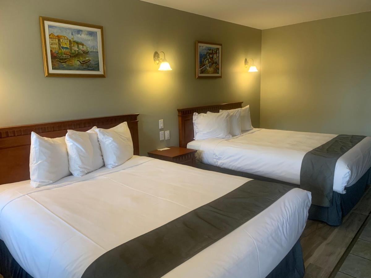 Hotel And Suites Les Laurentides サン・ソヴェ－ル・デ・モン エクステリア 写真