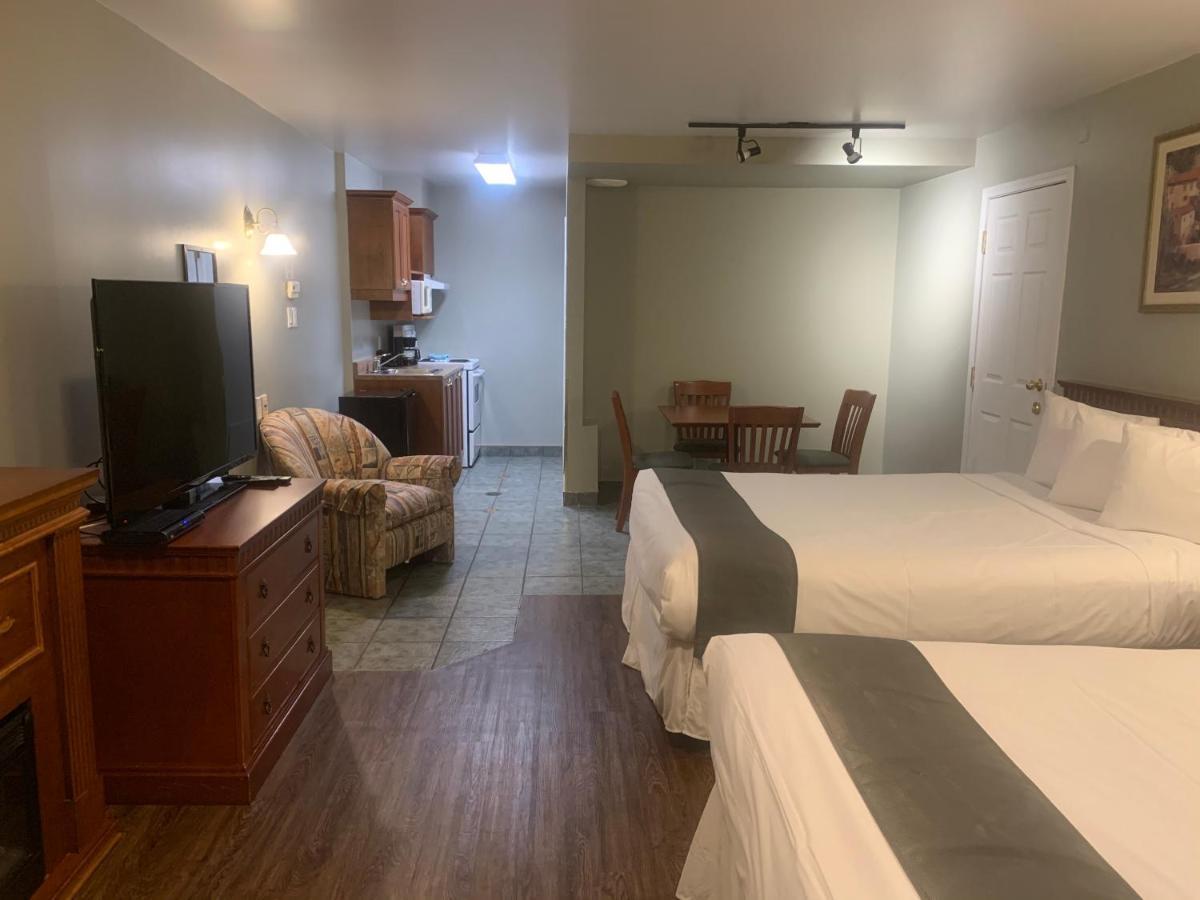 Hotel And Suites Les Laurentides サン・ソヴェ－ル・デ・モン エクステリア 写真