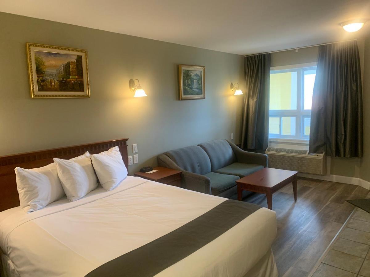 Hotel And Suites Les Laurentides サン・ソヴェ－ル・デ・モン エクステリア 写真