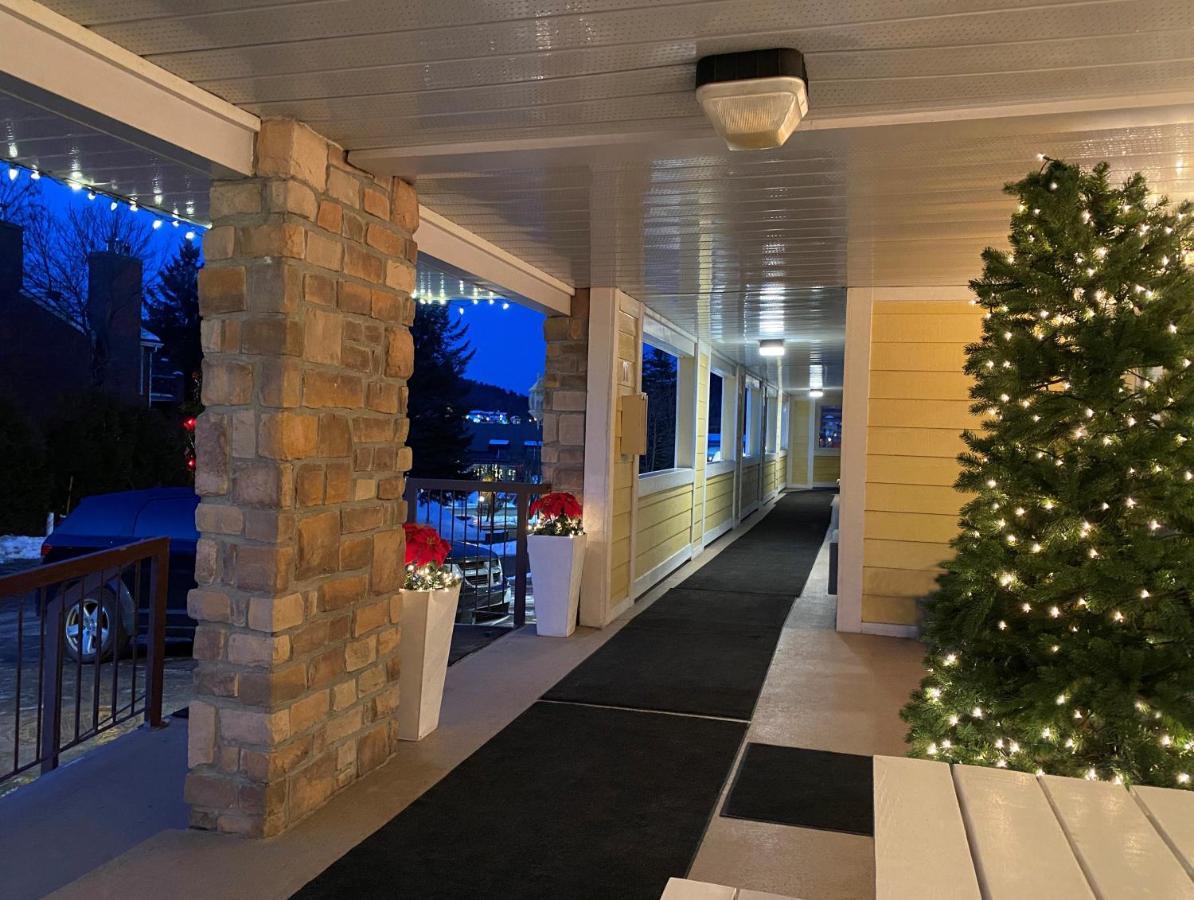 Hotel And Suites Les Laurentides サン・ソヴェ－ル・デ・モン エクステリア 写真