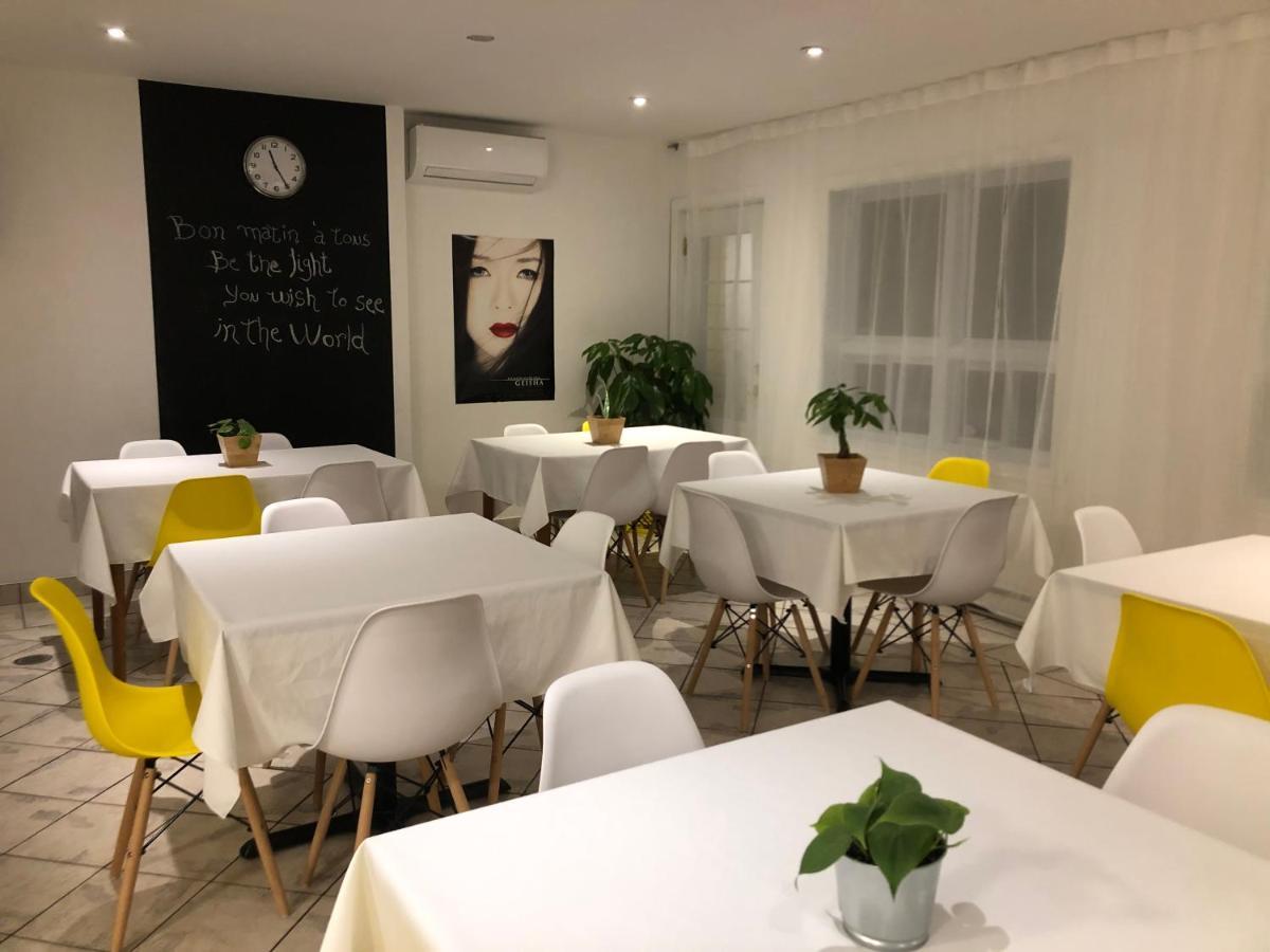 Hotel And Suites Les Laurentides サン・ソヴェ－ル・デ・モン エクステリア 写真