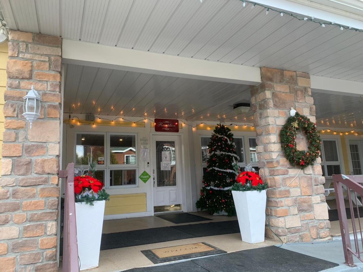 Hotel And Suites Les Laurentides サン・ソヴェ－ル・デ・モン エクステリア 写真