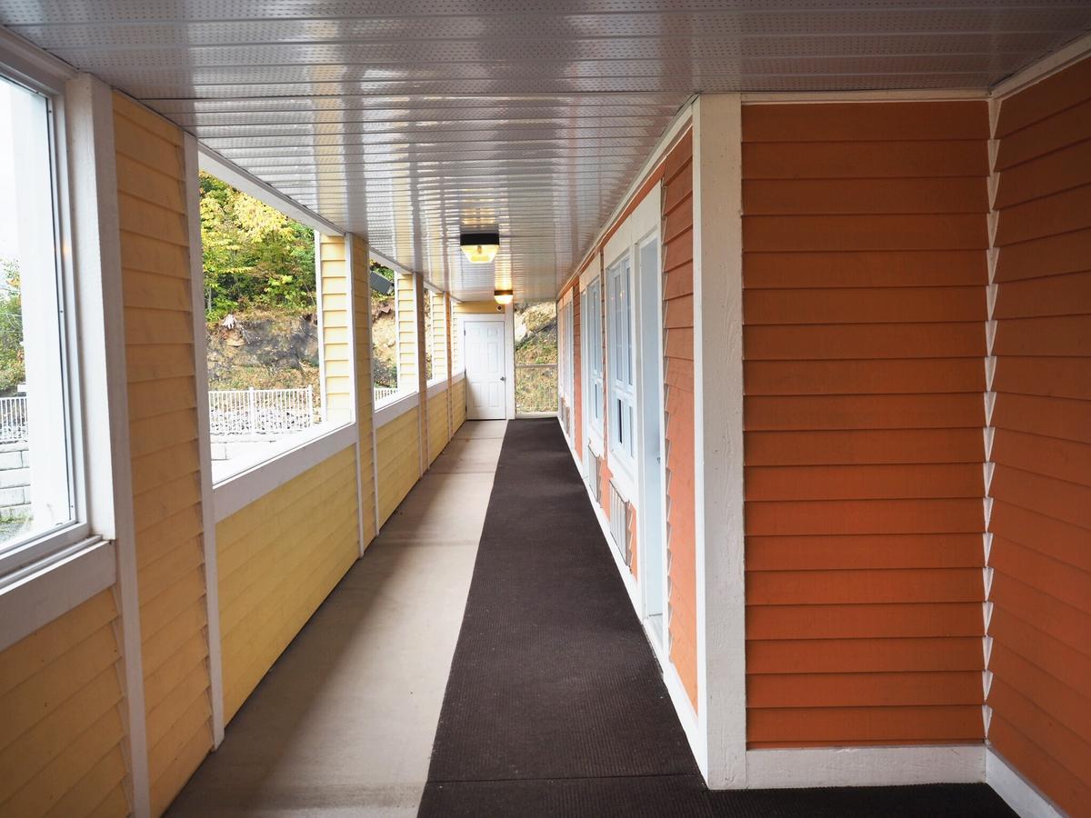 Hotel And Suites Les Laurentides サン・ソヴェ－ル・デ・モン エクステリア 写真