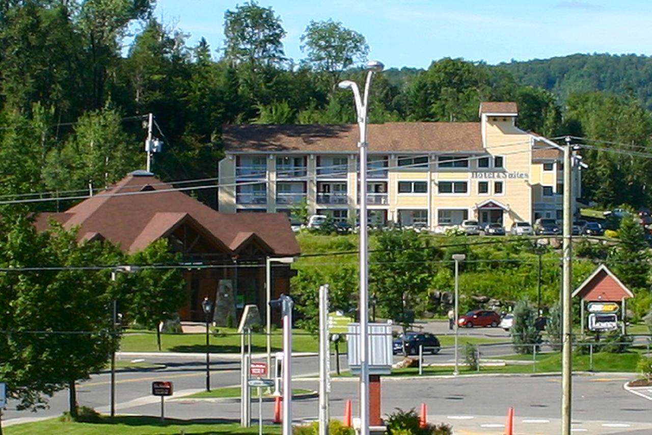 Hotel And Suites Les Laurentides サン・ソヴェ－ル・デ・モン エクステリア 写真